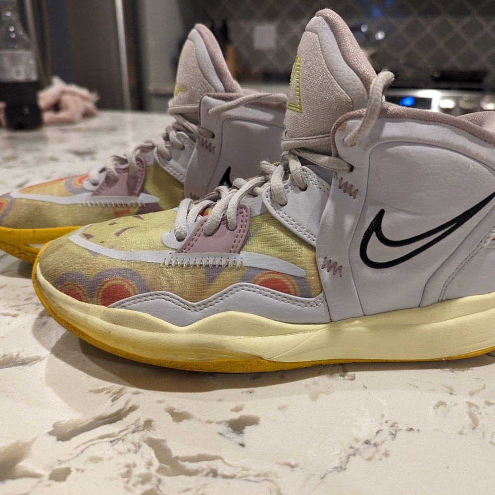 Kyrie Infinity Pyramid Youth Shoes